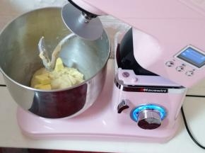 加入室温软化的黄油！