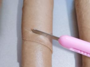 用锋利的刀割出自己喜欢的纹路即可！