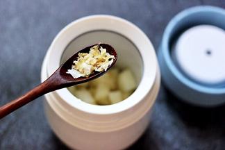 然后加入免洗免泡的金燕耳。