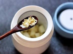 然后加入免洗免泡的金燕耳。