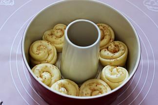 再撒上适量的白芝麻。