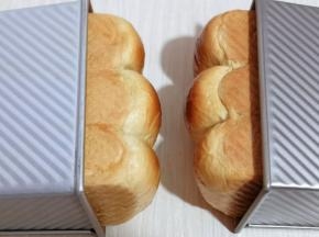 戴上隔热手套取出模具，出炉啦！完美～脱模！