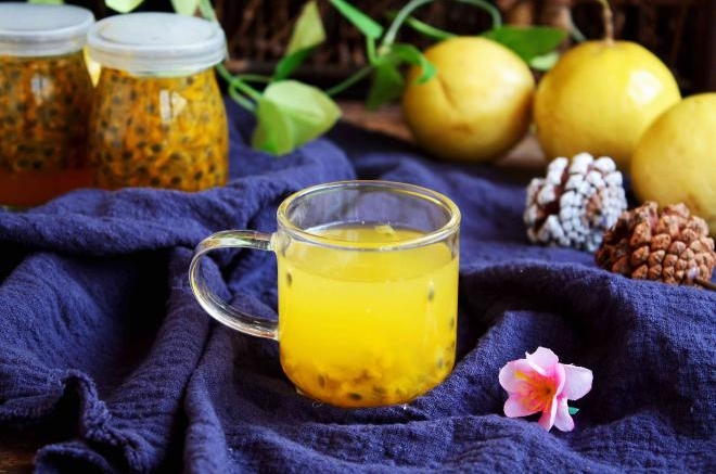 黄金百香果蜂蜜茶饮