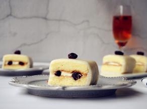 做好后，用油纸包裹着，放入冰箱冷藏定型2个小时以上