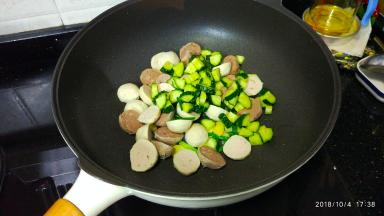 倒入青瓜、双丸