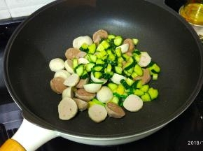 倒入青瓜、双丸