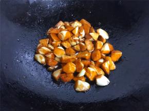 至汤汁浓稠收汁后熄火，盛出装盘。