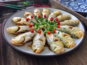 肉质细腻，鲜美无比，营养丰富做法又简单的清蒸梅子鱼。