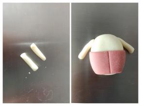 将红色衣服粘到身体上，白色面团做两个手臂