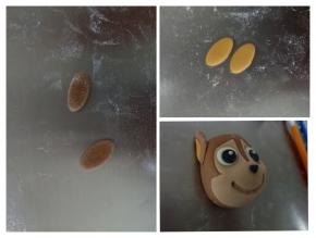 分别切两个椭圆的可可面团和橘色面团，作为阿奇的耳朵，如图粘好，把眼睛鼻子都粘好