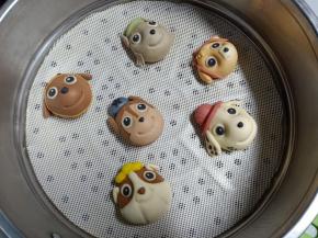 发酵完成后开水上锅蒸12分钟，关火闷3分钟左右