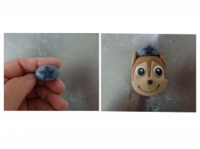 大概2克蓝色面团捏一个帽子的形状，粘到阿奇的头部，狗狗阿奇就做好了