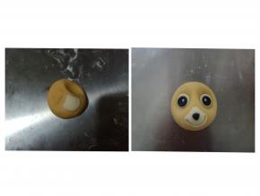 天天: 绿色面团包馅后滚圆，压出眼窝，白色面团擀薄片，剪出鼻子的白色部分来粘上，把眼睛鼻子粘好