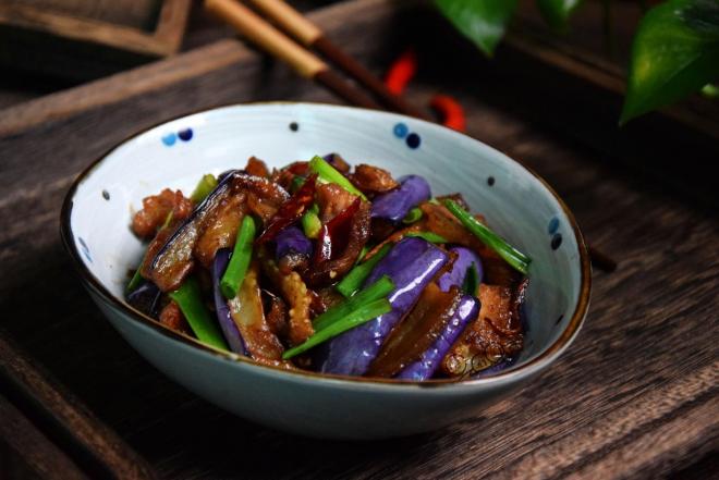 五花肉炒茄子
