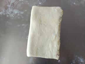 另一边也折回来，装保鲜袋放冰箱冷冻松弛10分钟