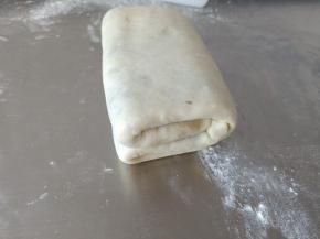 再对折回来，放冰箱冷冻松弛10分钟左右