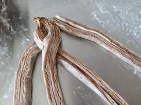 再将第三条压到第二条上