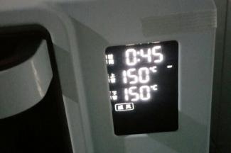 烤箱上下火150度预热(图中显示的是烘烤时间，因为烤箱预热时间一般在10分钟左右，这个时间段刚好可以制作好蛋糕糊，所以提前预热下烤箱)