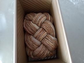 放入450g吐司盒中