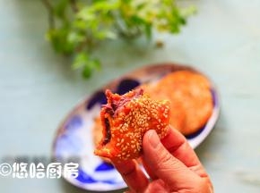 趁热吃，软软糯糯的，面里没有放糖，也能吃出一点点的甜味，南瓜自带甜味哦。