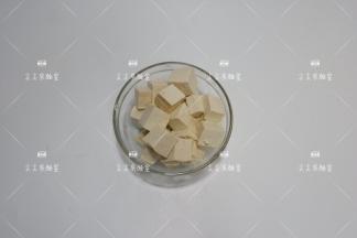 豆腐切小块