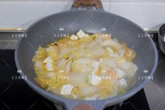 最后加少许盐喝白胡椒拌匀接口