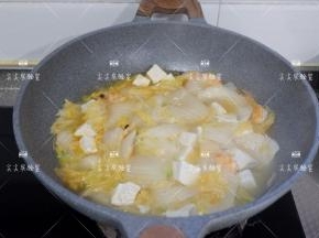 最后加少许盐喝白胡椒拌匀接口