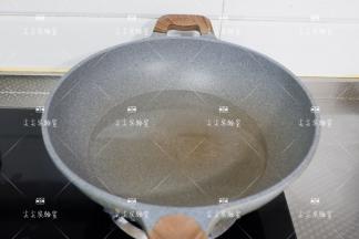 起锅注入水