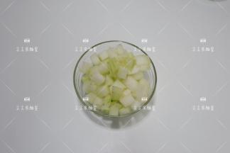 冬瓜去皮去籽切成小丁