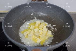 加入豆腐，先煎至一会




豆腐饭