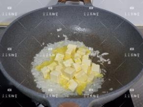 加入豆腐，先煎至一会




豆腐饭