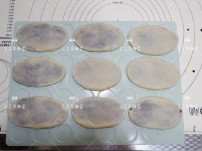 依次做好放入烤盘。