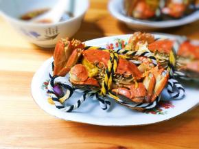 个子大大的大闸蟹蒸得蟹黄都跑出来了