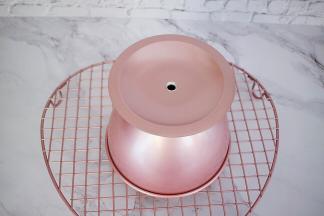 出炉轻震几下倒扣放凉