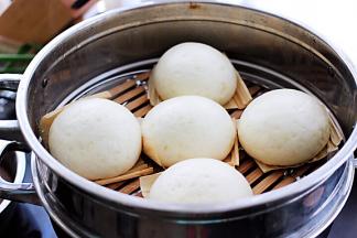 白白胖胖的原味手工馒头出锅咯。