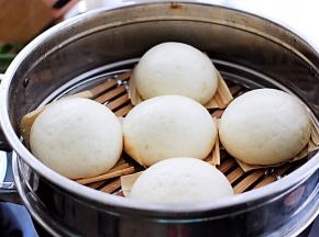 白白胖胖的原味手工馒头出锅咯。