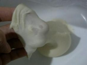 然后揉出手套膜，盖保鲜膜松持20分钟