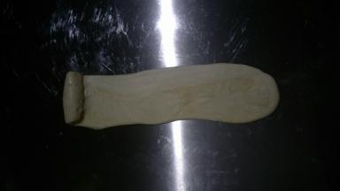 再次擀长卷起，同样的接口那面朝里