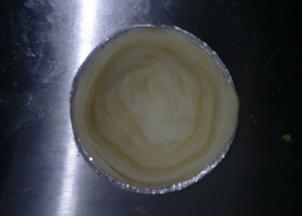 捏成挞托的大小，注意厚薄度相同，还有层次