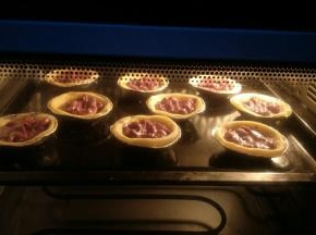 放入烤箱中层，约烤25分钟左右