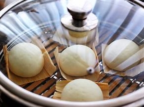 发至1.5倍大后、打开电源中火烧开后，继续用大火蒸20分钟后，关火焖5分钟即可。