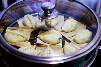 中火烧开后，继续蒸20分钟即可关火再焖5分钟就可以出锅咯。