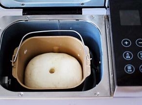 发到1.5倍，用手指蘸点面粉往中心按下去，不回弹不塌陷，就是发好了。