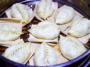 白白胖胖的茄丁酱肉包子出锅咯。