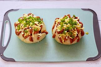 这个时候再撒上青椒碎。