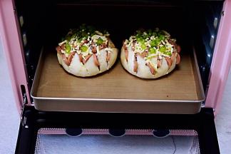 放入烤盘中，入烤箱中层。