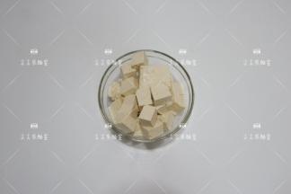 豆腐切成小方块