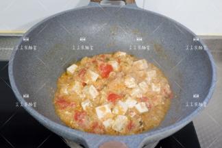 最后加盐调味翻炒均匀