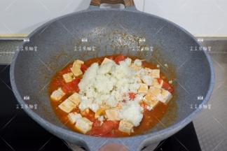 煮好加入菜花米在翻炒2.3分钟