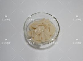捞出后，过冷水沥干备用